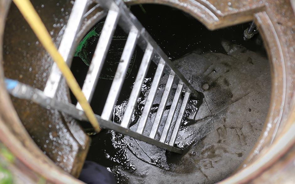 comment déboucher un wc Méry-sur-Oise